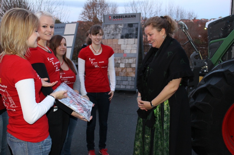 Schirmherrinbitten 150 Jahre FFW Erbendorf Bettina Bauer Festdamen